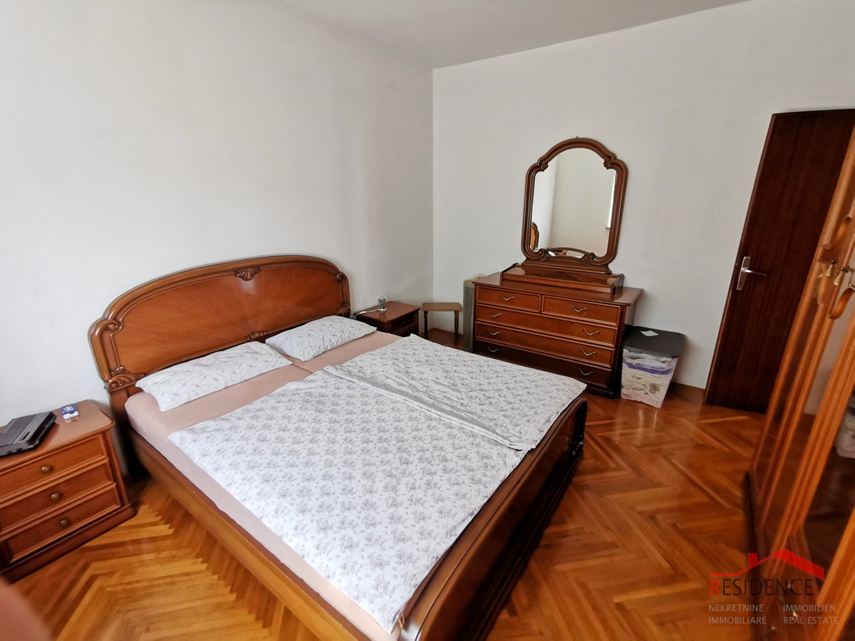 Pula, Samostojna hiša z dvema apartmajema, idealna za dve družini