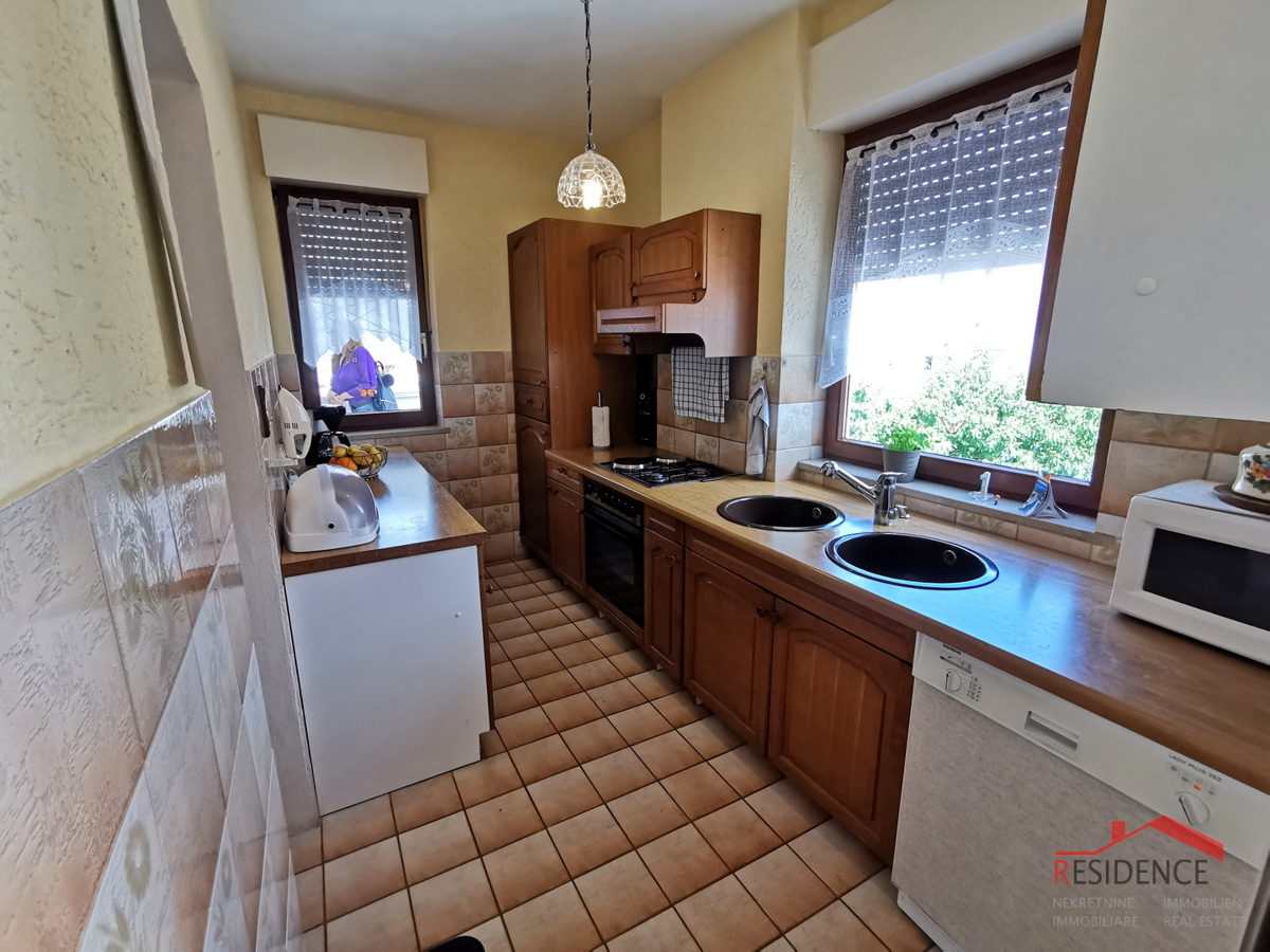 Pula, Samostojna hiša z dvema apartmajema, idealna za dve družini
