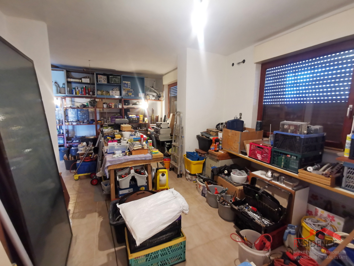 Pula, Samostojna hiša z dvema apartmajema, idealna za dve družini