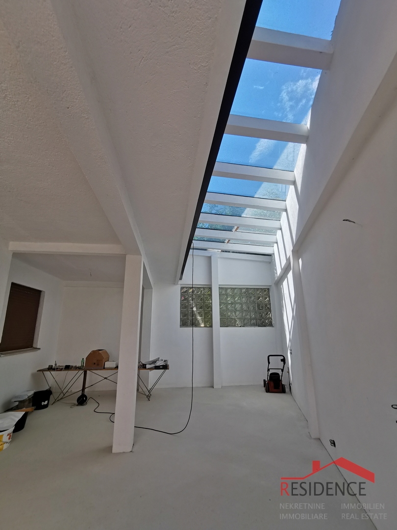 Pula, Samostojna hiša z dvema apartmajema, idealna za dve družini