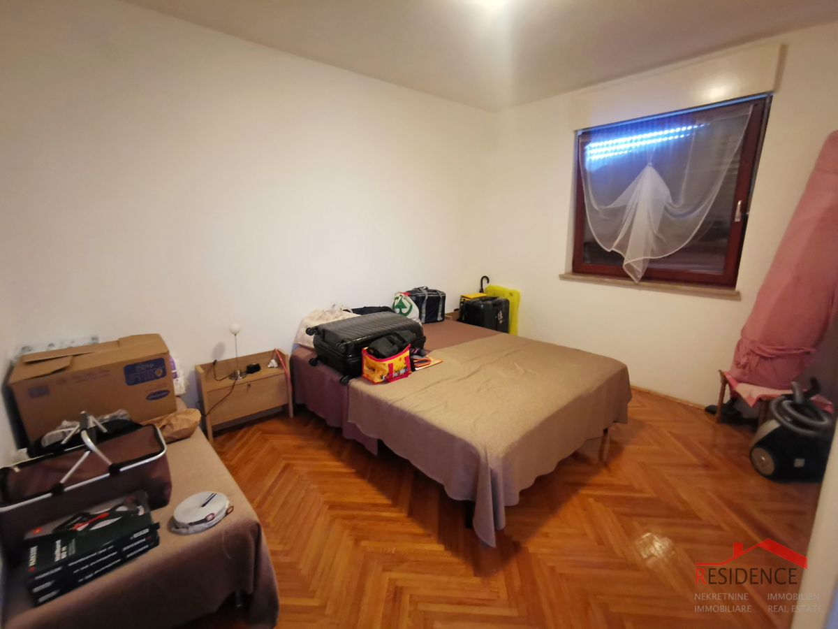 Pula, Samostojna hiša z dvema apartmajema, idealna za dve družini
