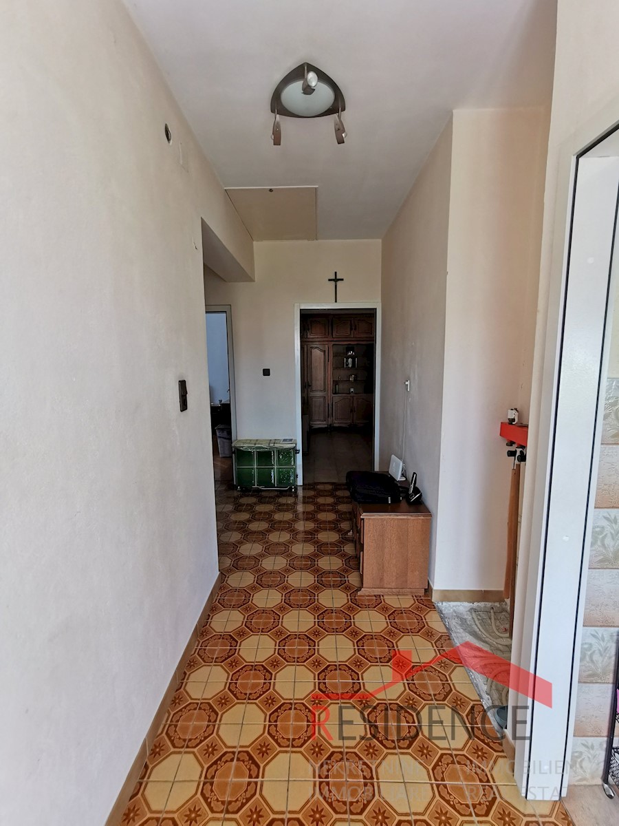 Pula, Samostojna hiša z dvema apartmajema, idealna za dve družini