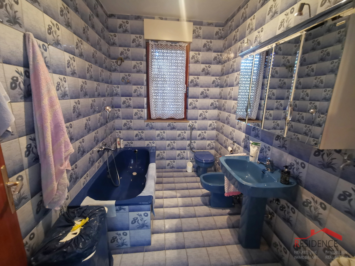 Pula, Samostojna hiša z dvema apartmajema, idealna za dve družini