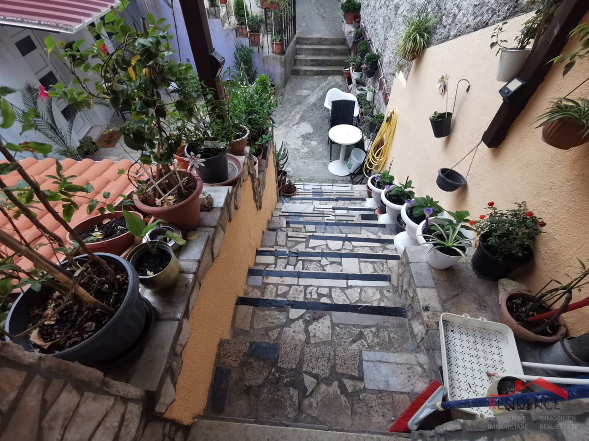 Pula, Center, stanovanje v visokem pritličju z 1 spalnico