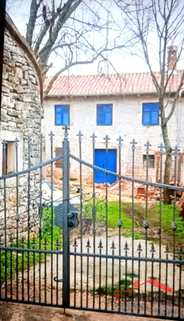 Žminj, istrska kamnita hiša, gospodarsko poslopje, vrt