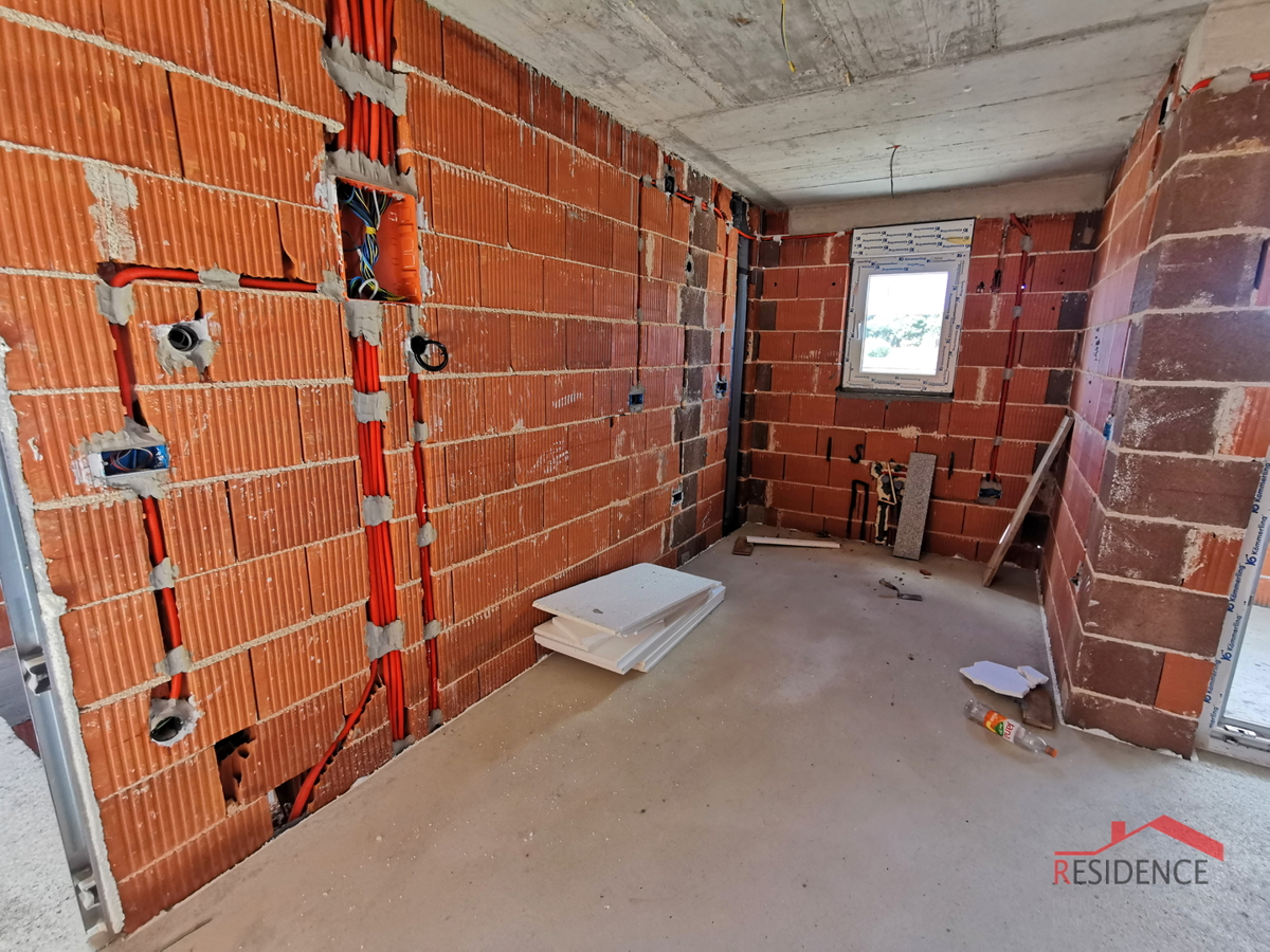 Pula, Valdebek, stanovanje v 2. nadstropju, garaža