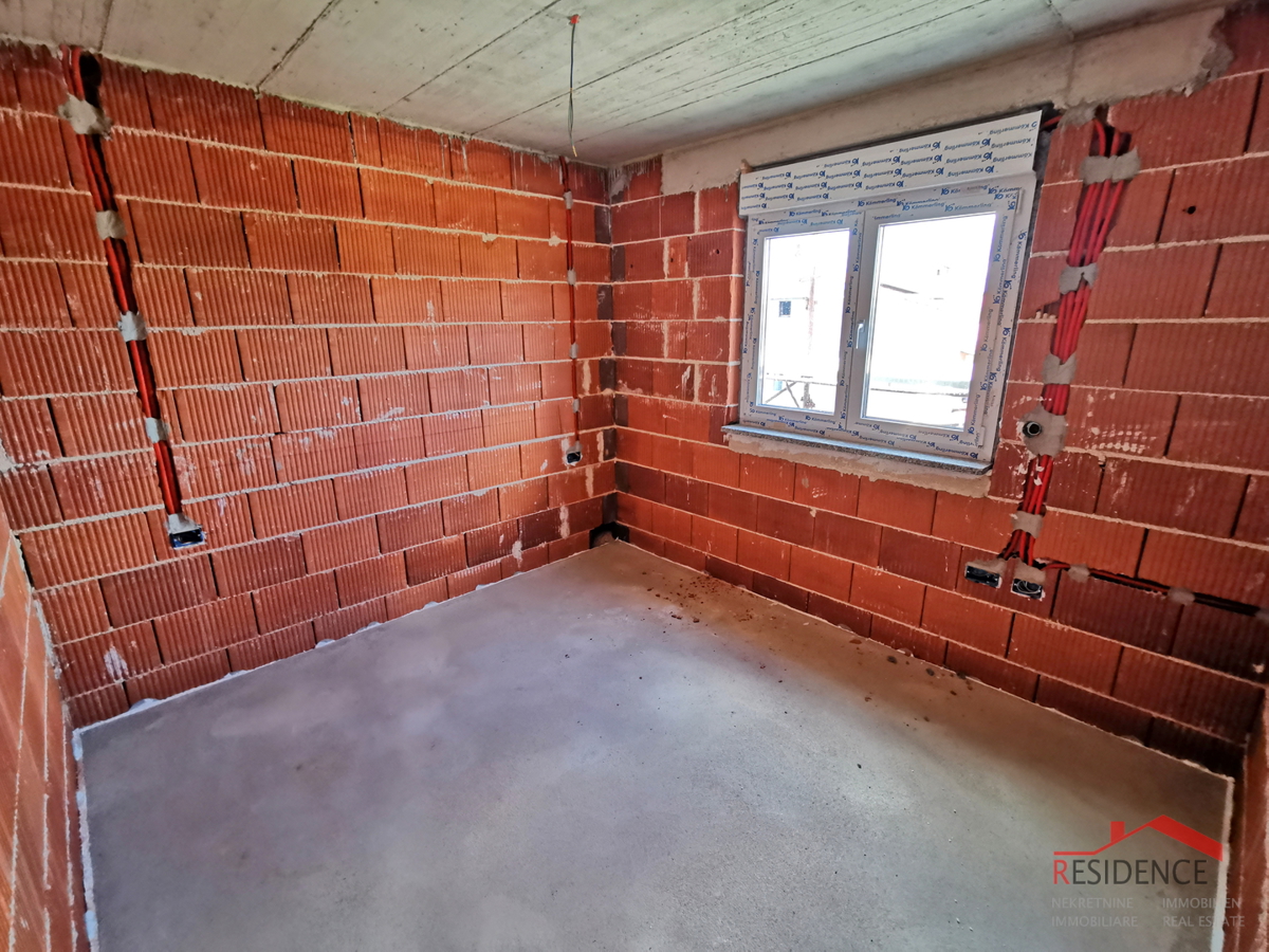 Pula, Valdebek, stanovanje v 2. nadstropju, garaža