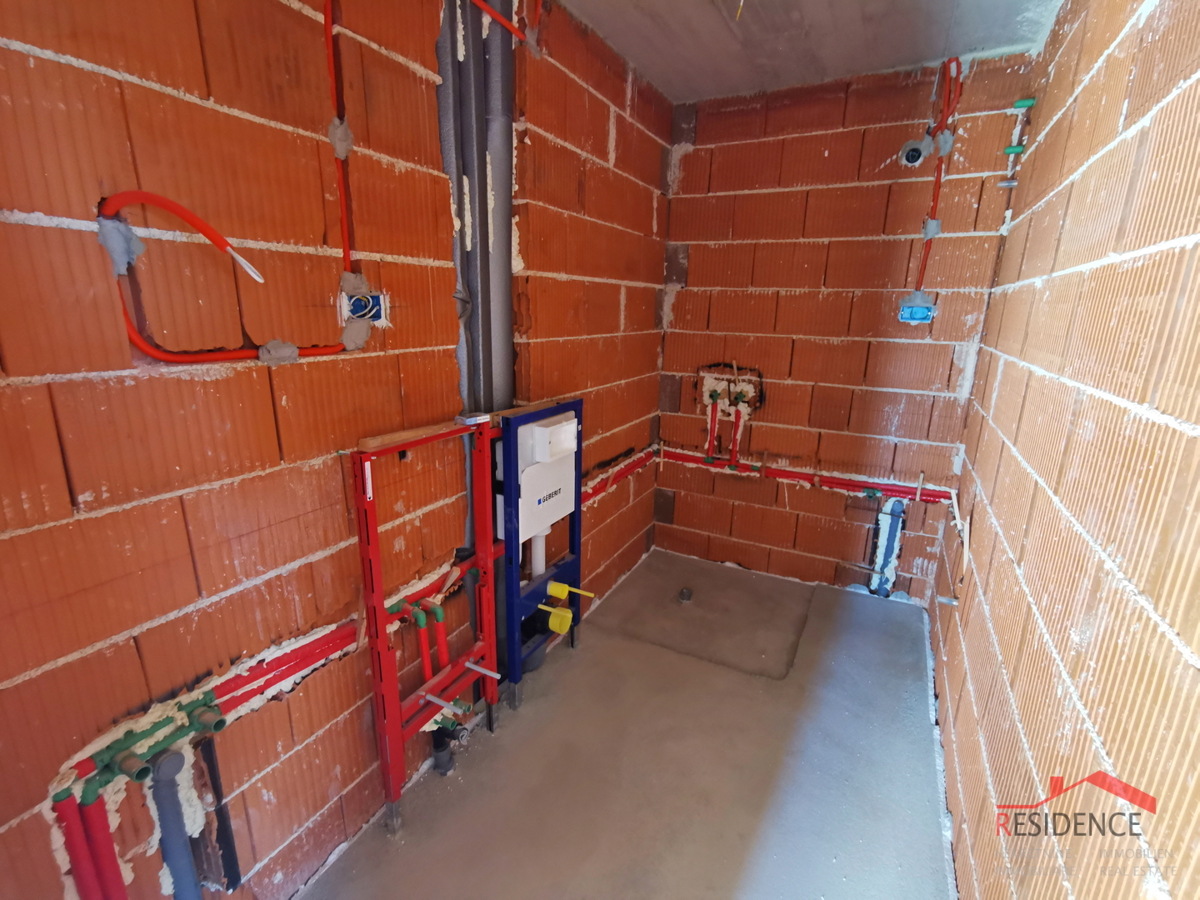 Pula, Valdebek, stanovanje v 2. nadstropju, garaža