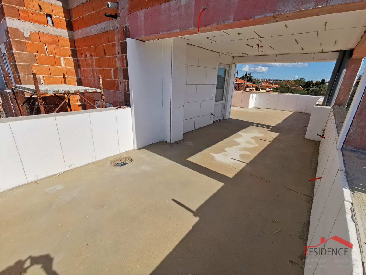 Pula, Valdebek, stanovanje v 2. nadstropju, garaža