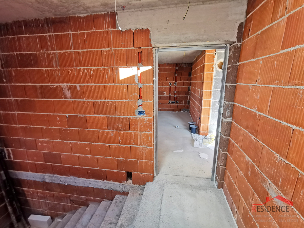 Pula, Valdebek, stanovanje v 2. nadstropju, garaža