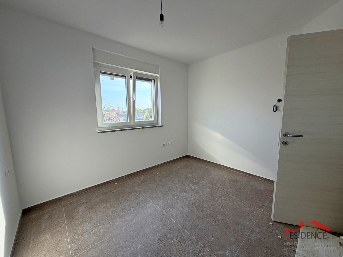 Pula, Valdebek, stanovanje v 2. nadstropju, garaža