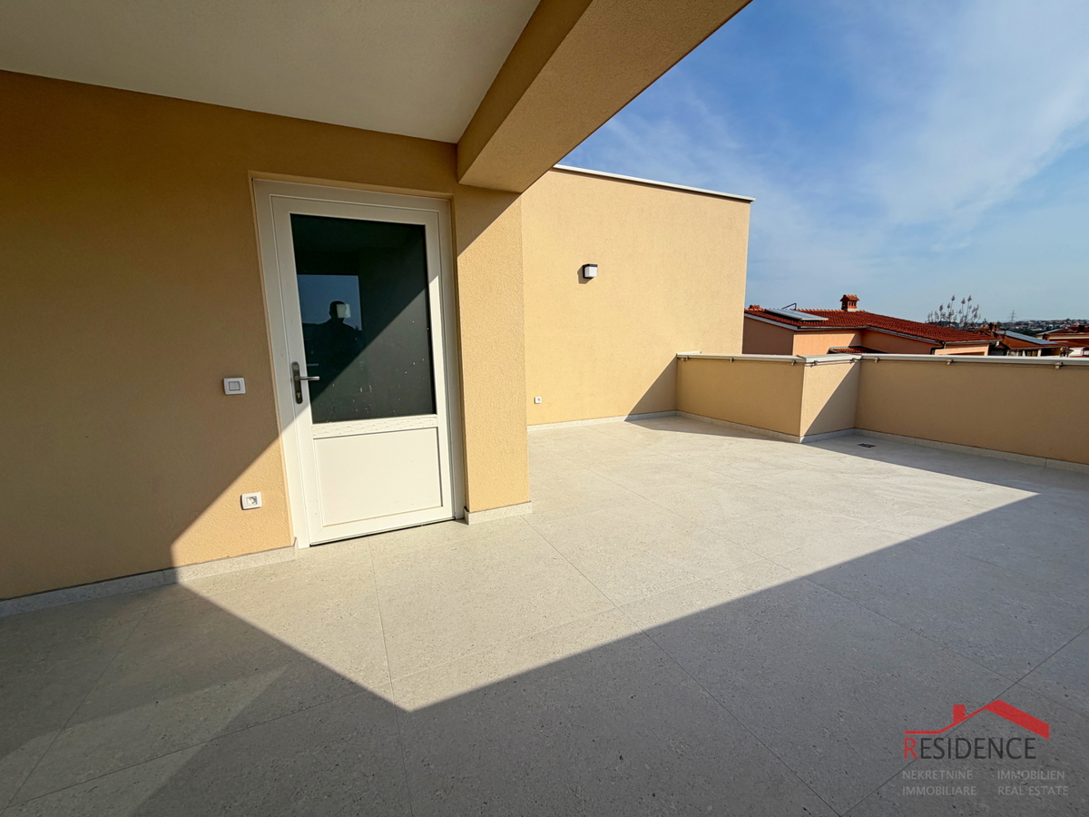 Pula, Valdebek, stanovanje v 2. nadstropju, garaža