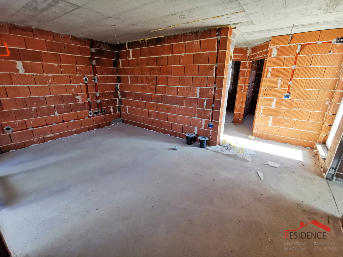 Pula, Valdebek, stanovanje v 2. nadstropju, garaža