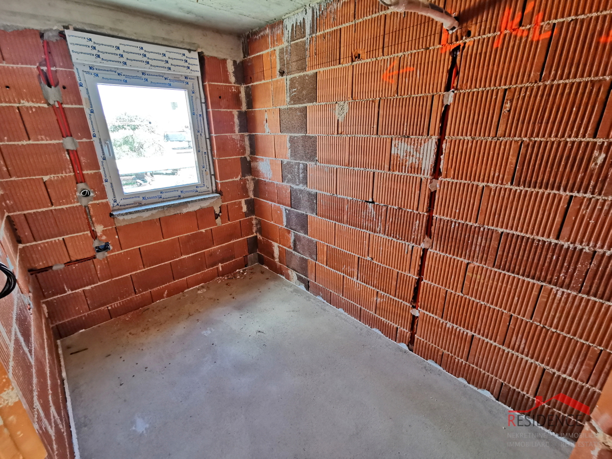 Pula, Valdebek, stanovanje v 2. nadstropju, garaža