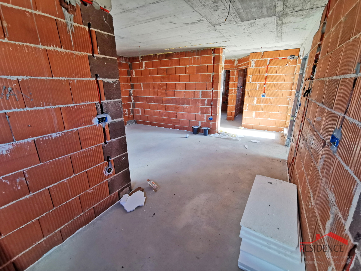 Pula, Valdebek, stanovanje v 2. nadstropju, garaža