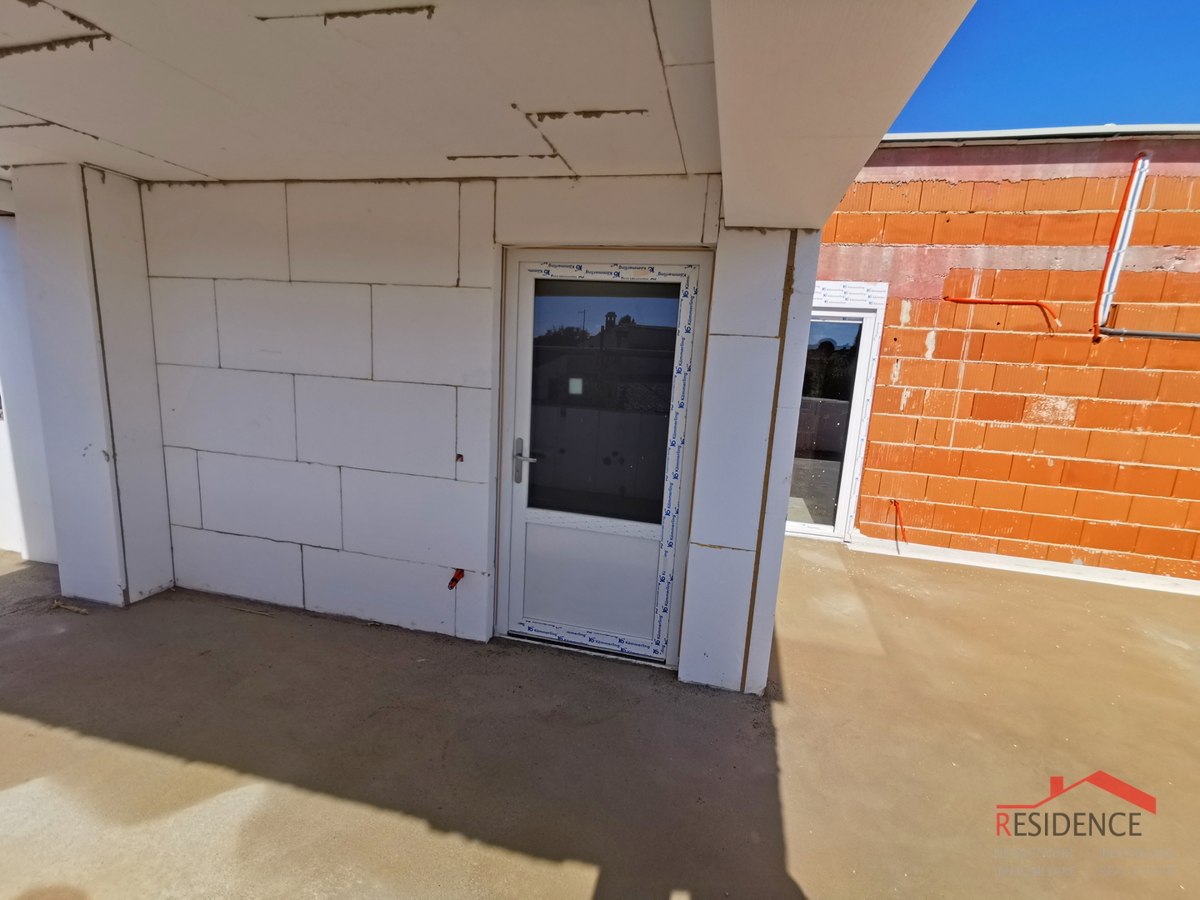 Pula, Valdebek, stanovanje v 2. nadstropju, garaža