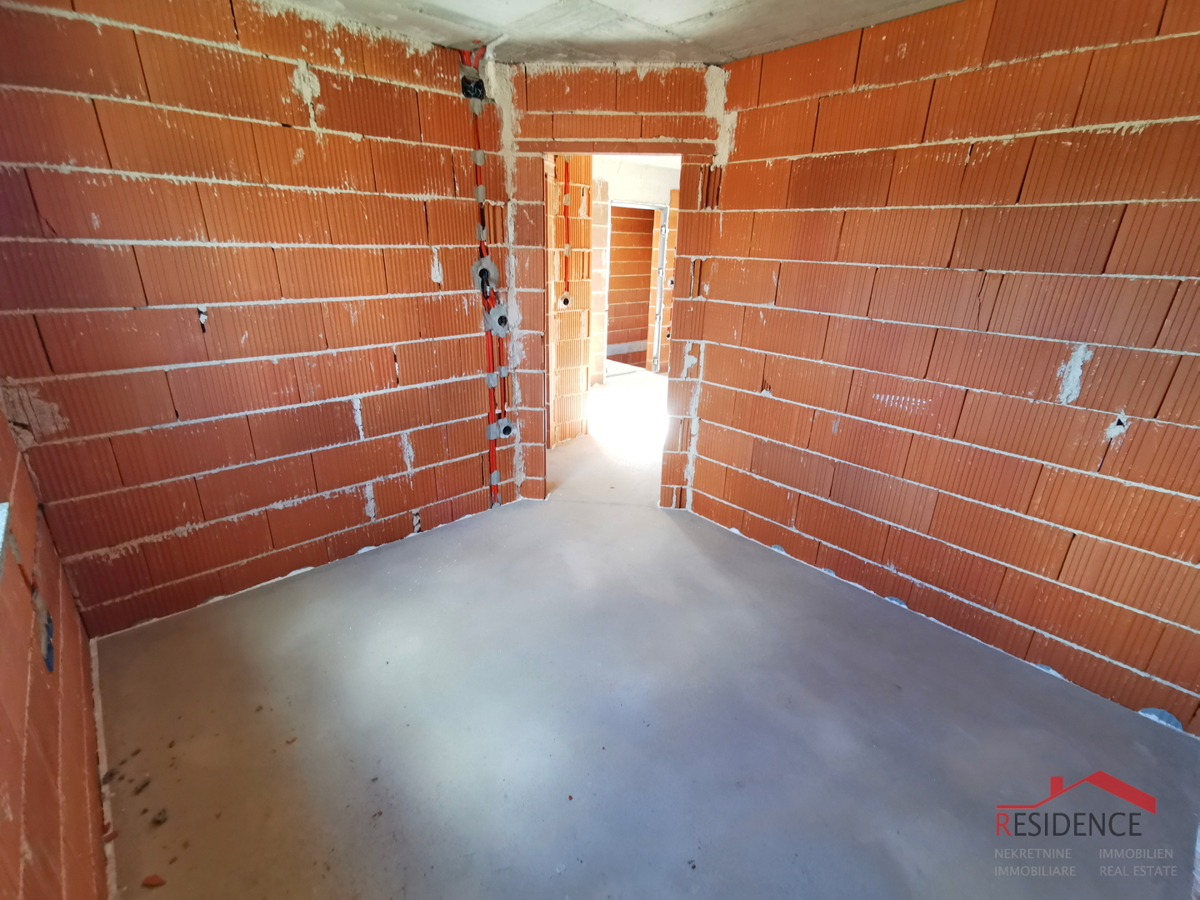 Pula, Valdebek, stanovanje v 2. nadstropju, garaža