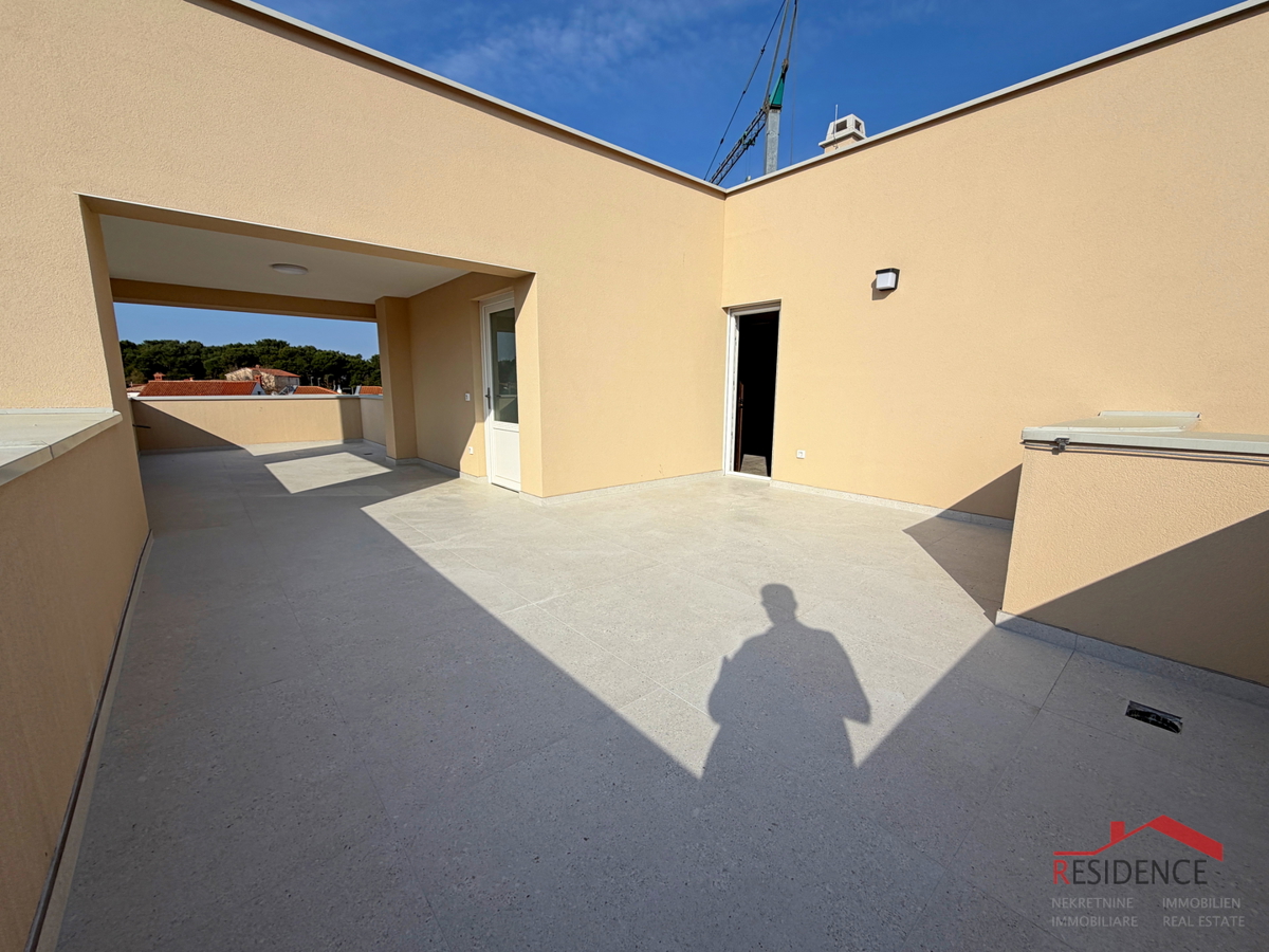 Pula, Valdebek, stanovanje v 2. nadstropju, garaža