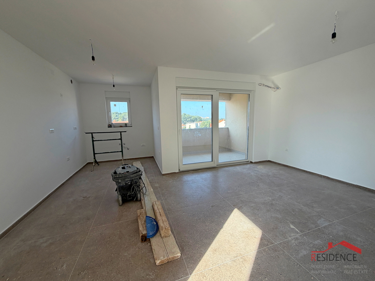 Pula, Valdebek, stanovanje v 2. nadstropju, garaža