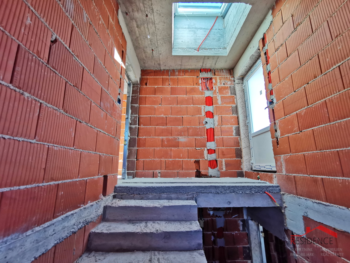 Pula, Valdebek, stanovanje v 2. nadstropju, garaža