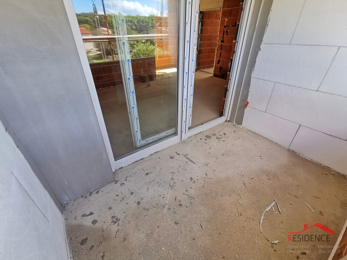 Pula, Valdebek, stanovanje v 2. nadstropju, garaža