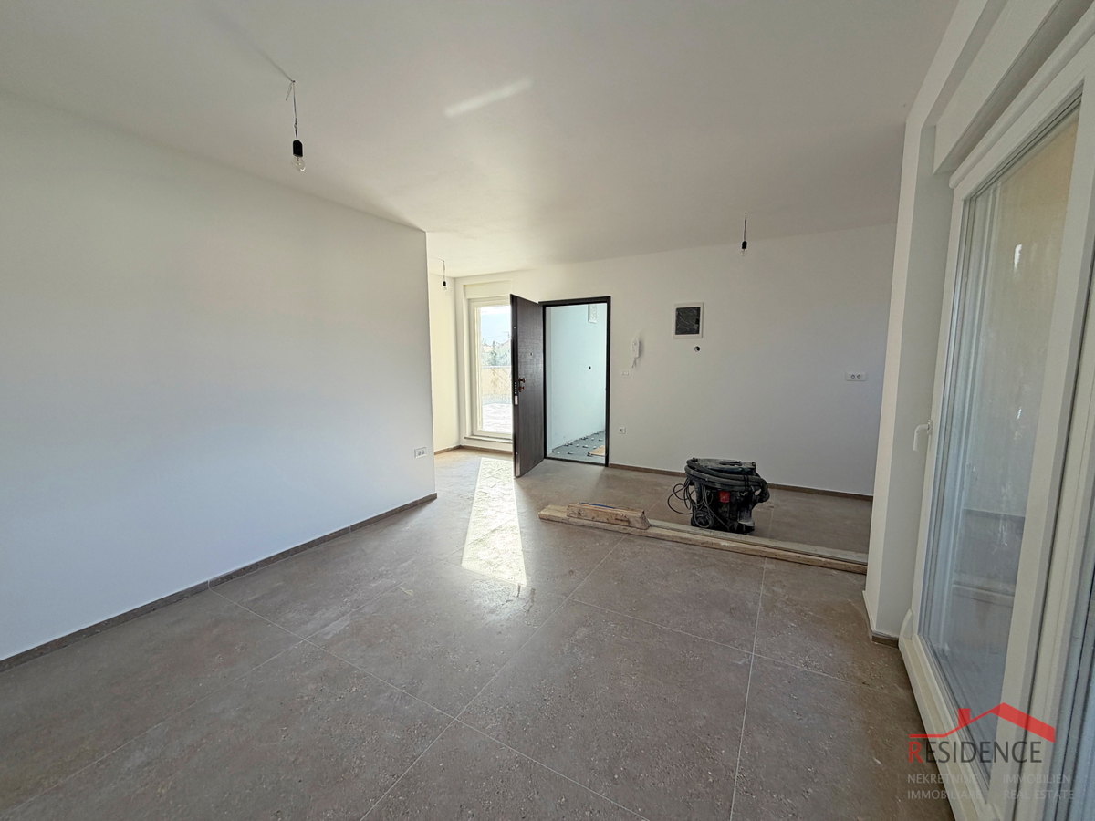 Pula, Valdebek, stanovanje v 2. nadstropju, garaža