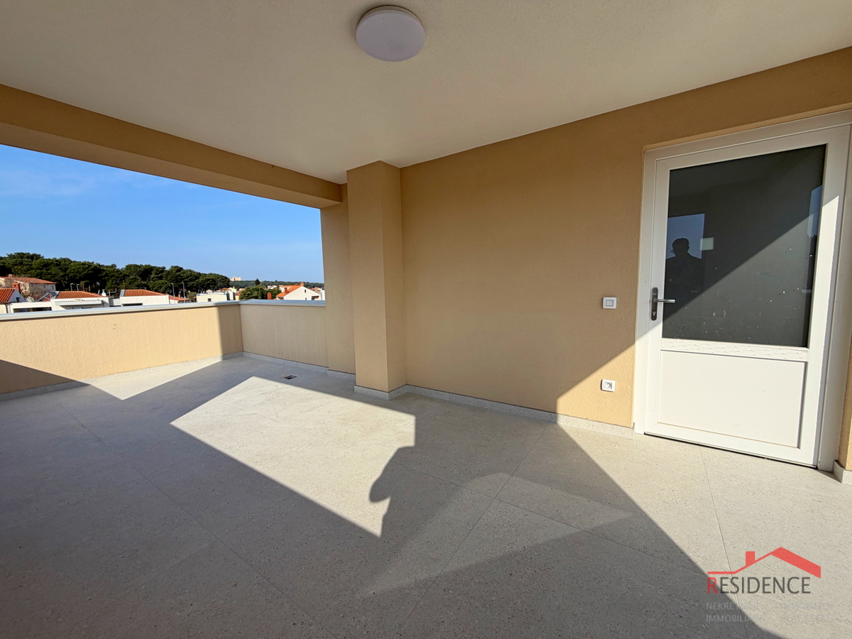 Pula, Valdebek, stanovanje v 2. nadstropju, garaža