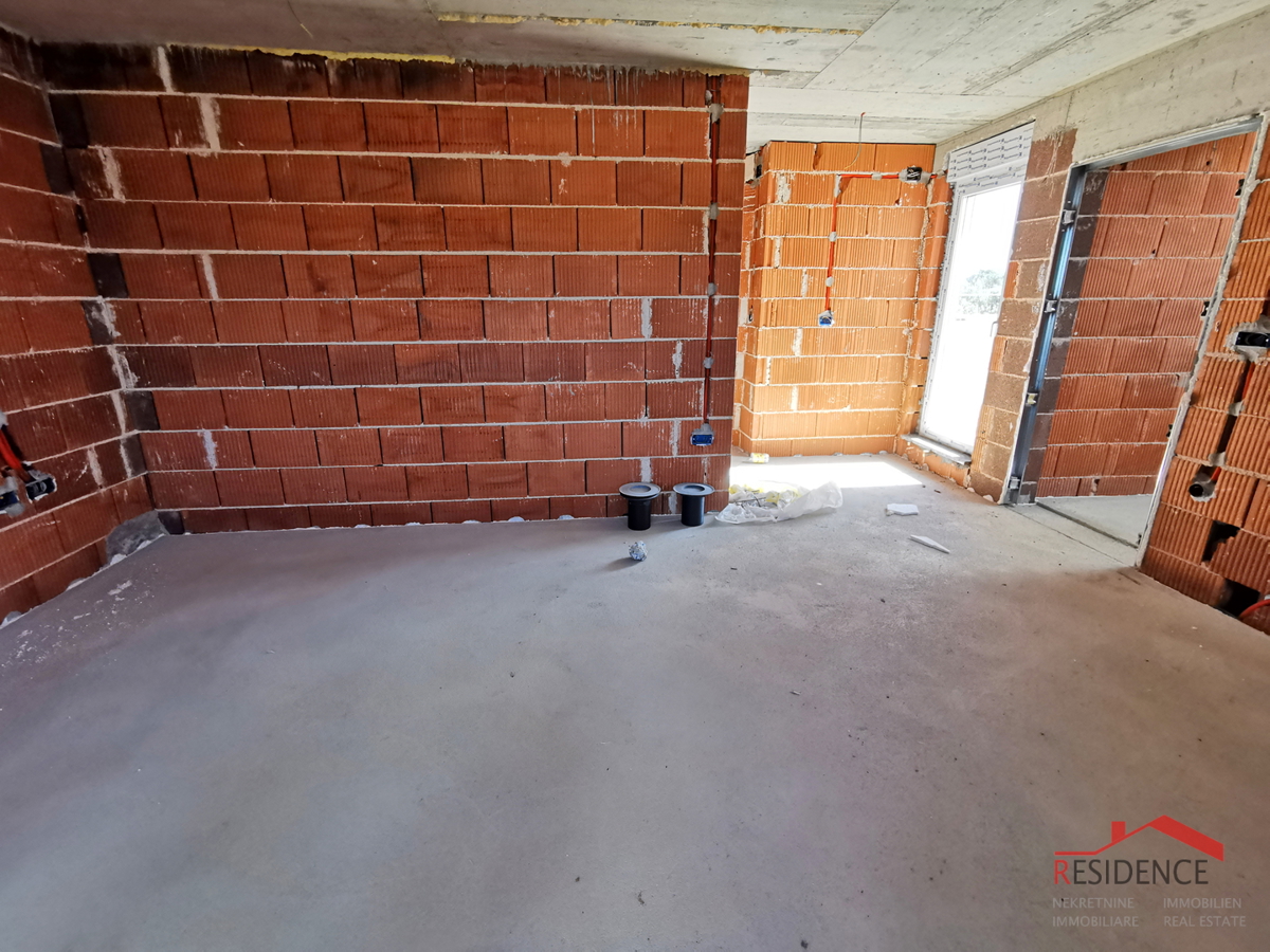 Pula, Valdebek, stanovanje v 2. nadstropju, garaža