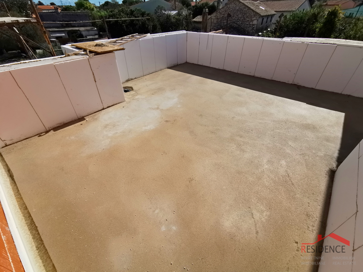 Pula, Valdebek, stanovanje v 2. nadstropju, garaža