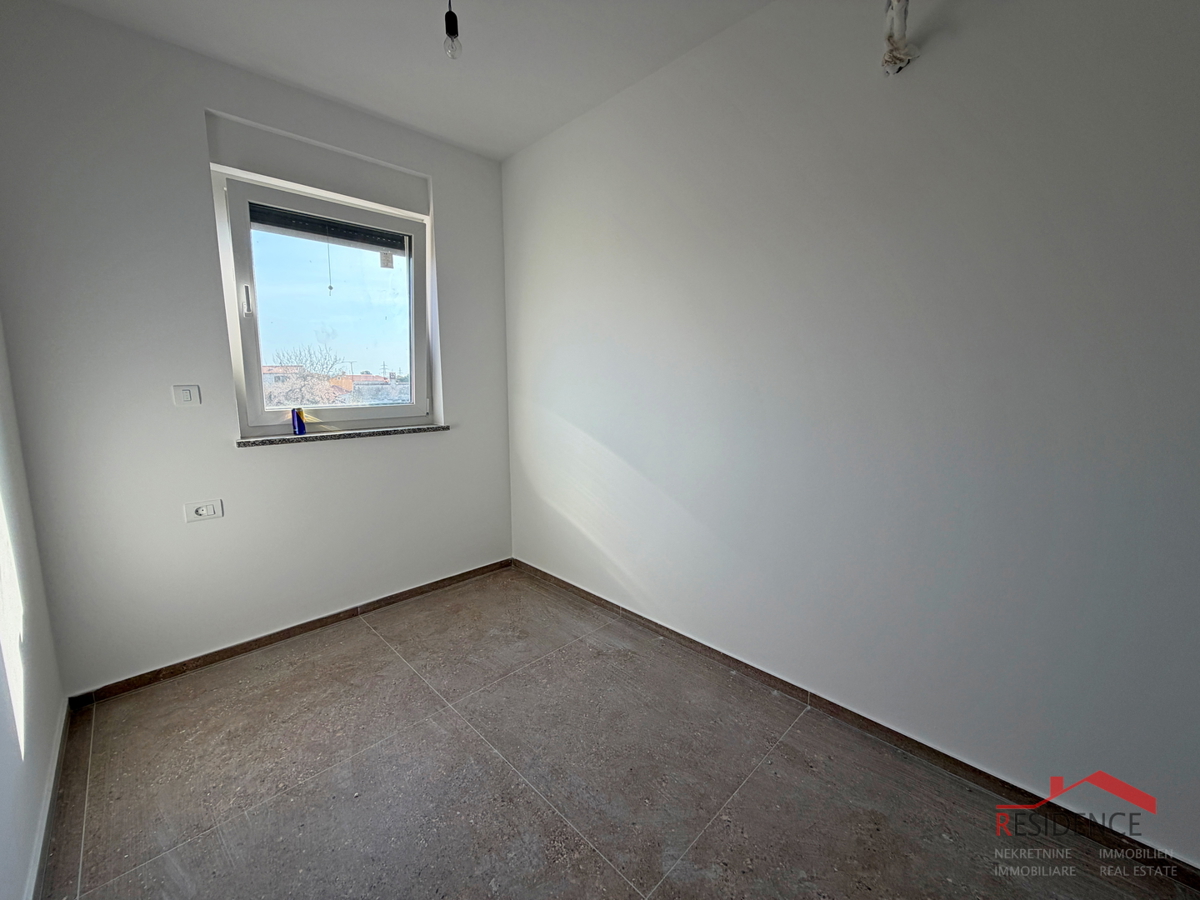 Pula, Valdebek, stanovanje v 2. nadstropju, garaža