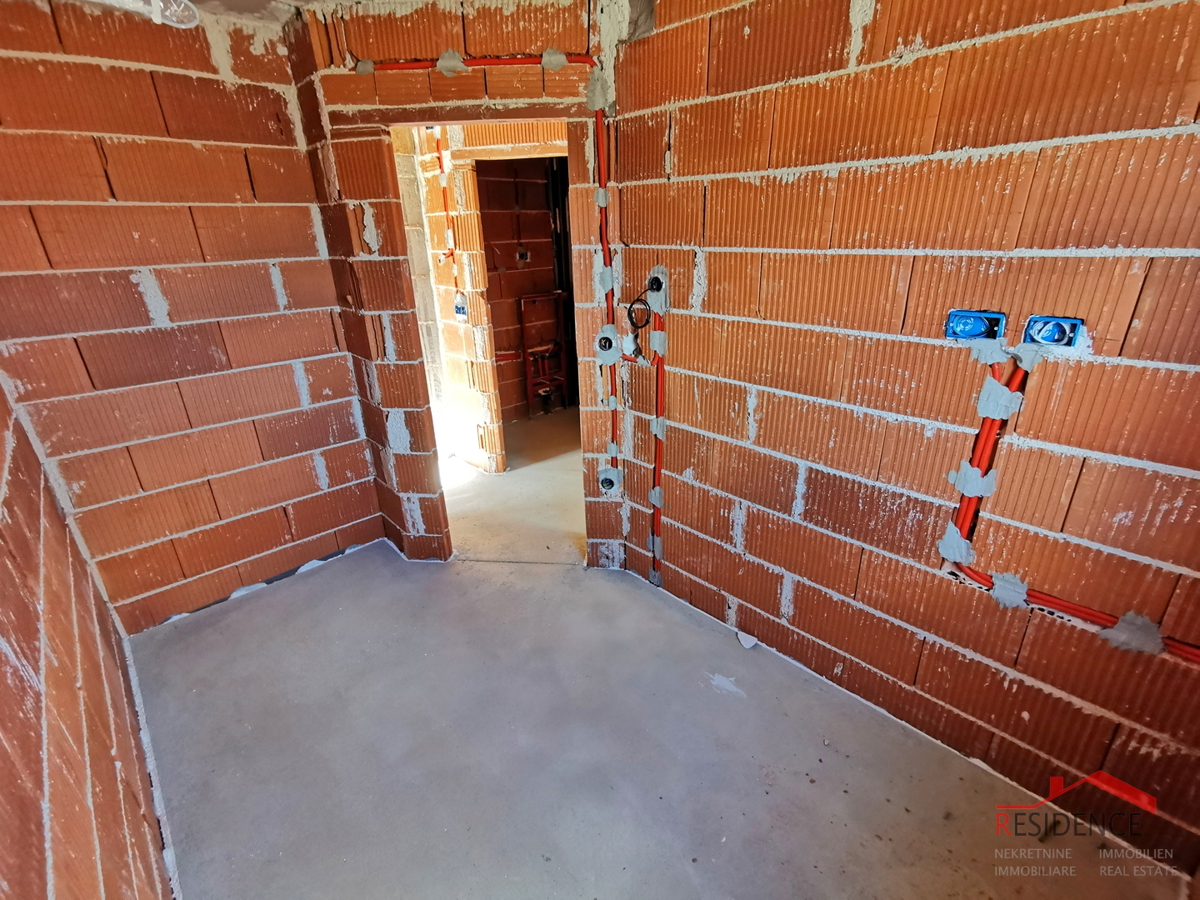 Pula, Valdebek, stanovanje v 2. nadstropju, garaža