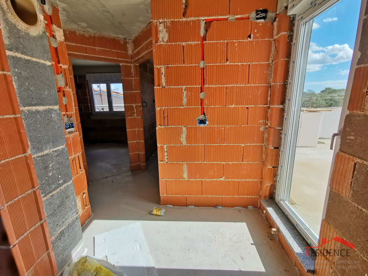 Pula, Valdebek, stanovanje v 2. nadstropju, garaža