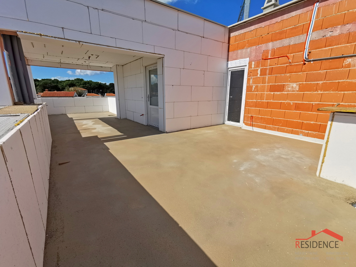 Pula, Valdebek, stanovanje v 2. nadstropju, garaža