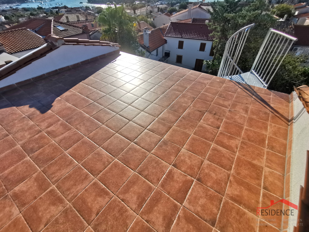 Medulin, Center, hiša z 2 apartmajema, vrt, pogled na morje