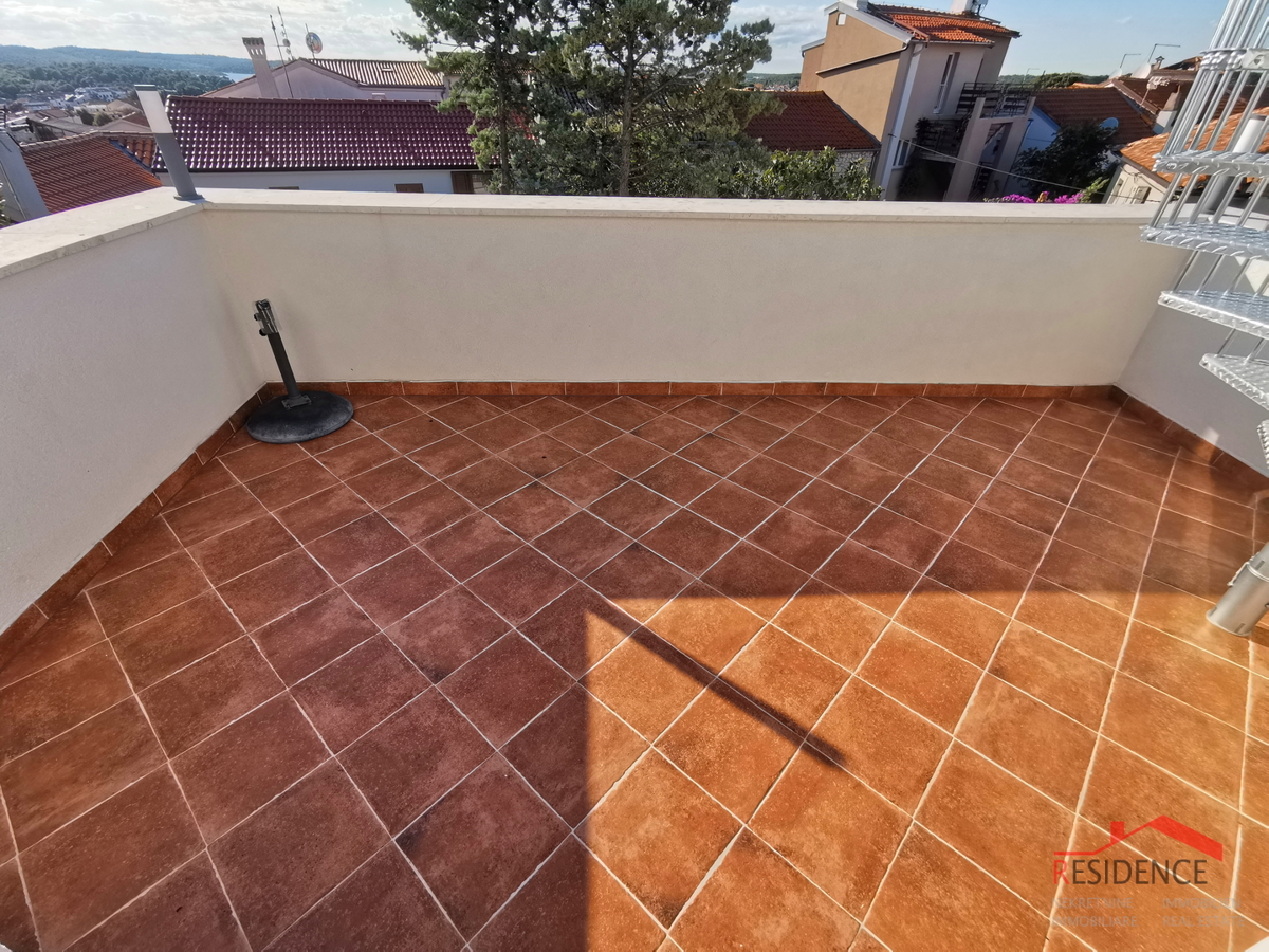 Medulin, Center, hiša z 2 apartmajema, vrt, pogled na morje