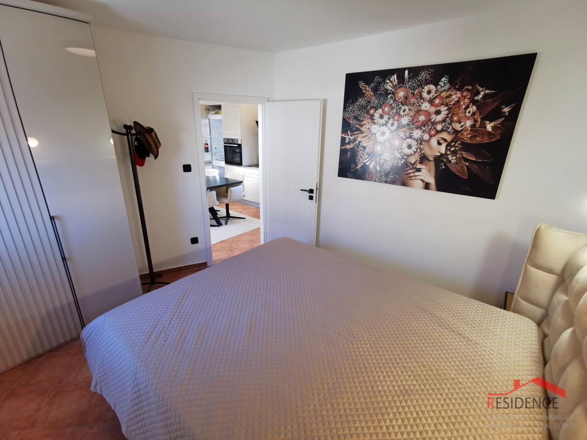 Medulin, Center, hiša z 2 apartmajema, vrt, pogled na morje