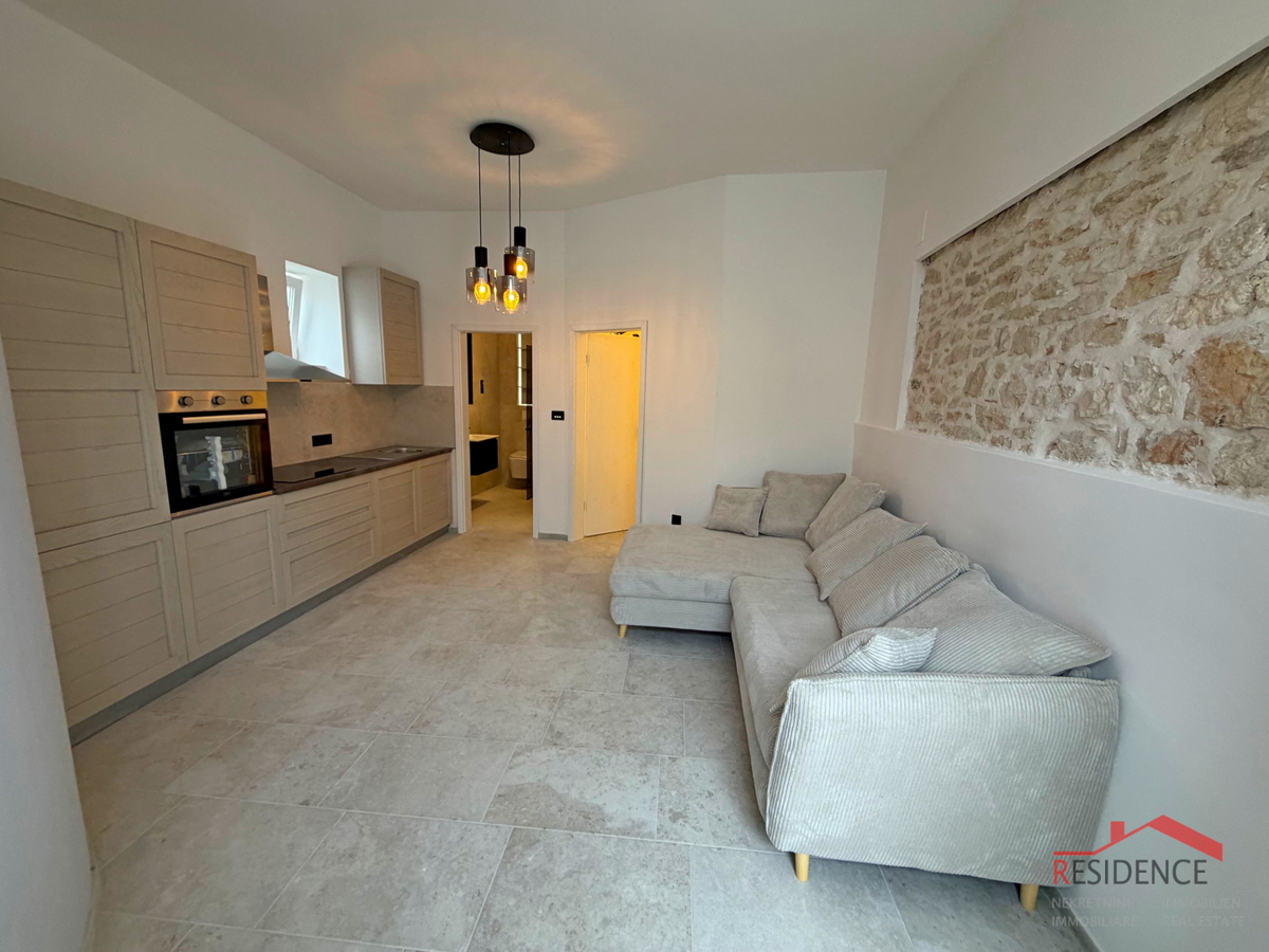 Medulin, Center, hiša z 2 apartmajema, vrt, pogled na morje