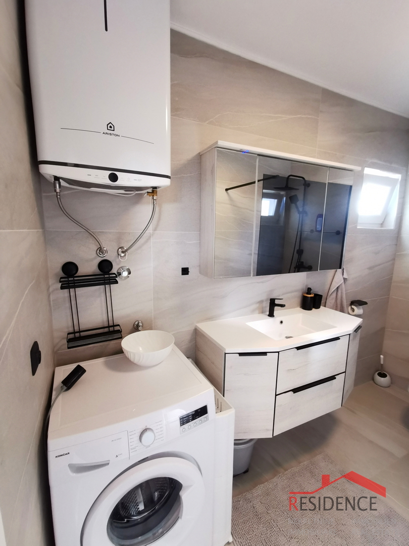 Medulin, Center, hiša z 2 apartmajema, vrt, pogled na morje