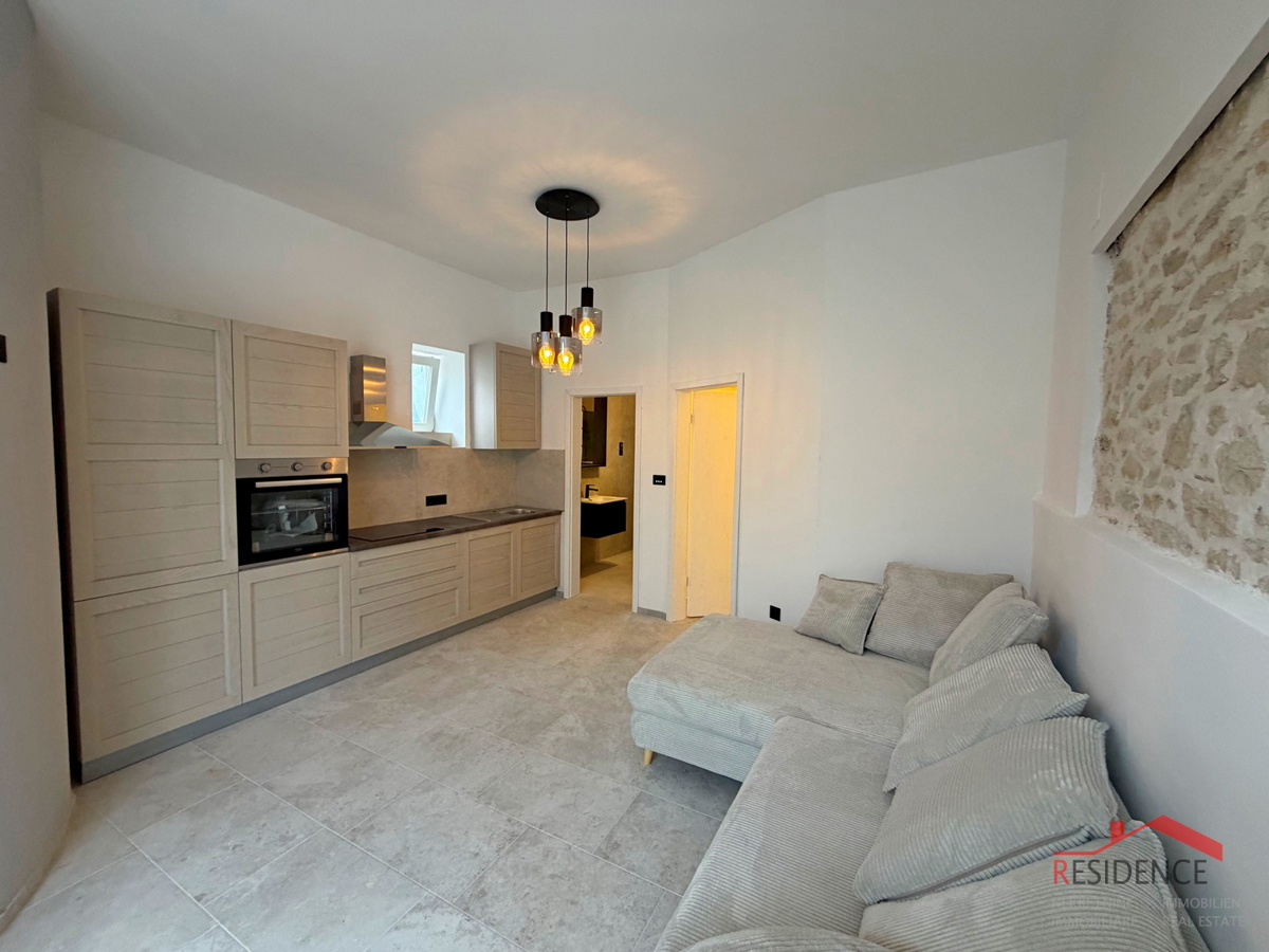 Medulin, Center, hiša z 2 apartmajema, vrt, pogled na morje