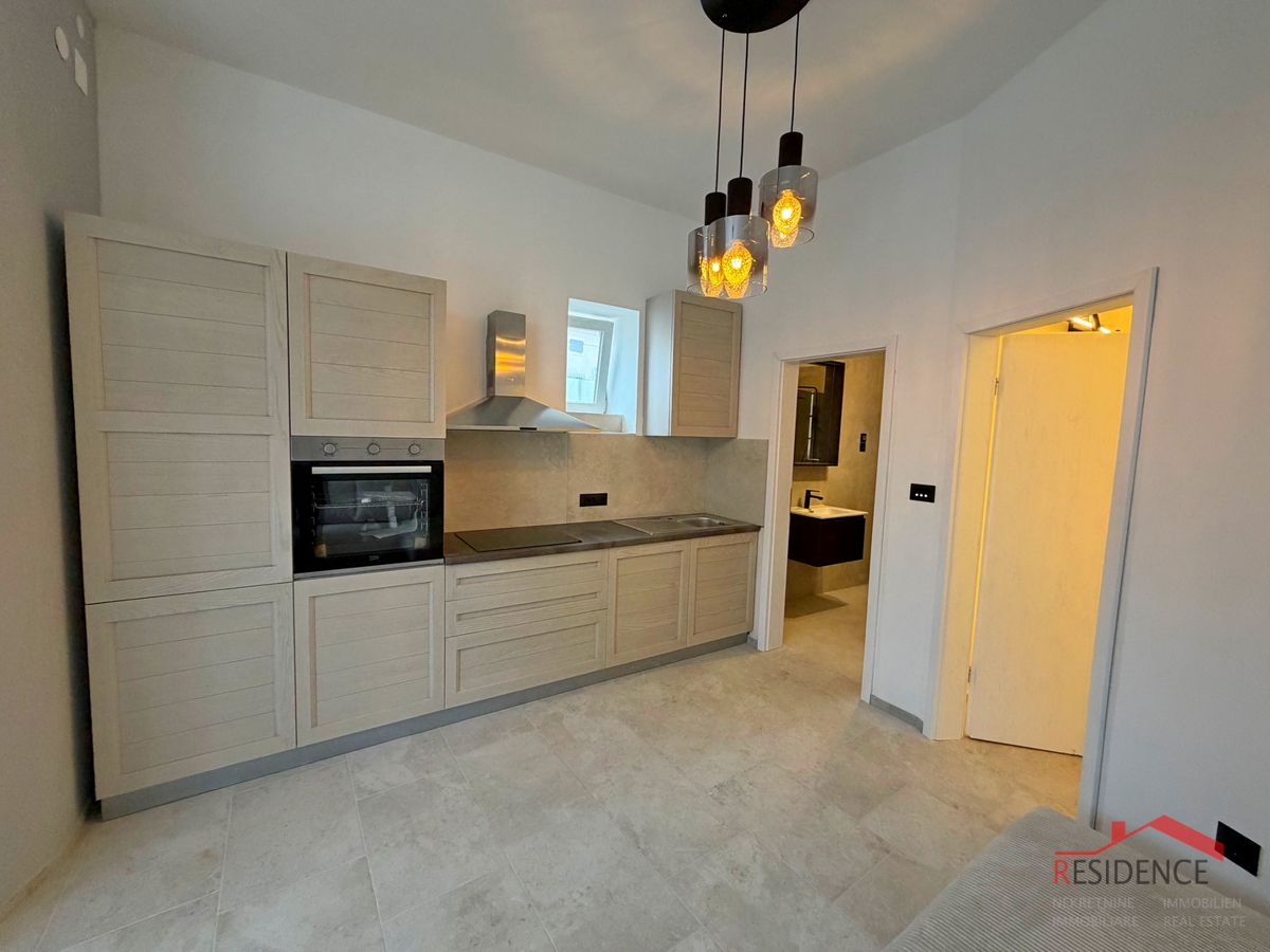 Medulin, Center, hiša z 2 apartmajema, vrt, pogled na morje