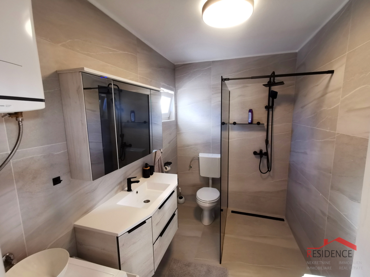 Medulin, Center, hiša z 2 apartmajema, vrt, pogled na morje