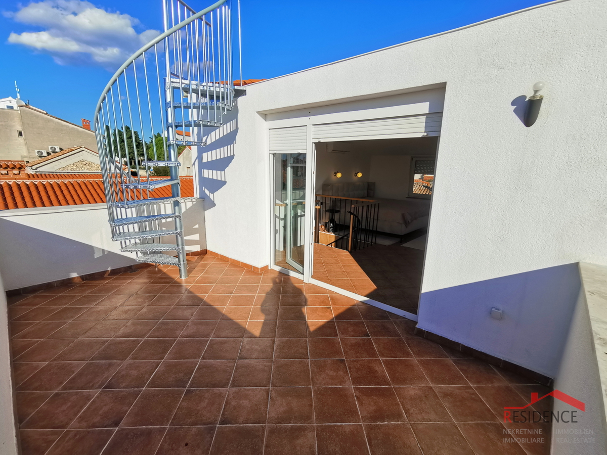 Medulin, Center, hiša z 2 apartmajema, vrt, pogled na morje