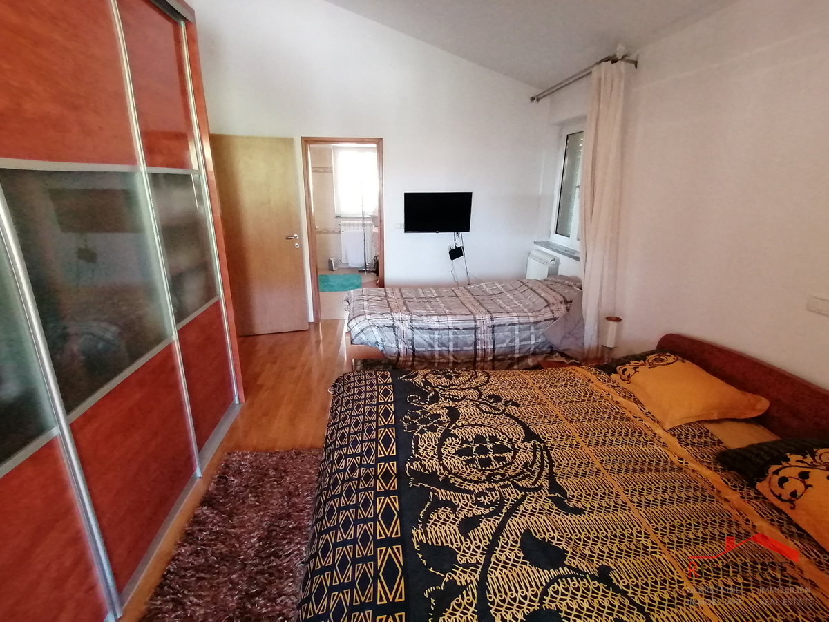 SAMOSTOJNA HIŠA V PREMANTURI, POGLED NA MORJE