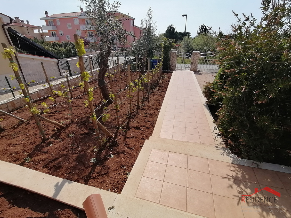 SAMOSTOJNA HIŠA V PREMANTURI, POGLED NA MORJE