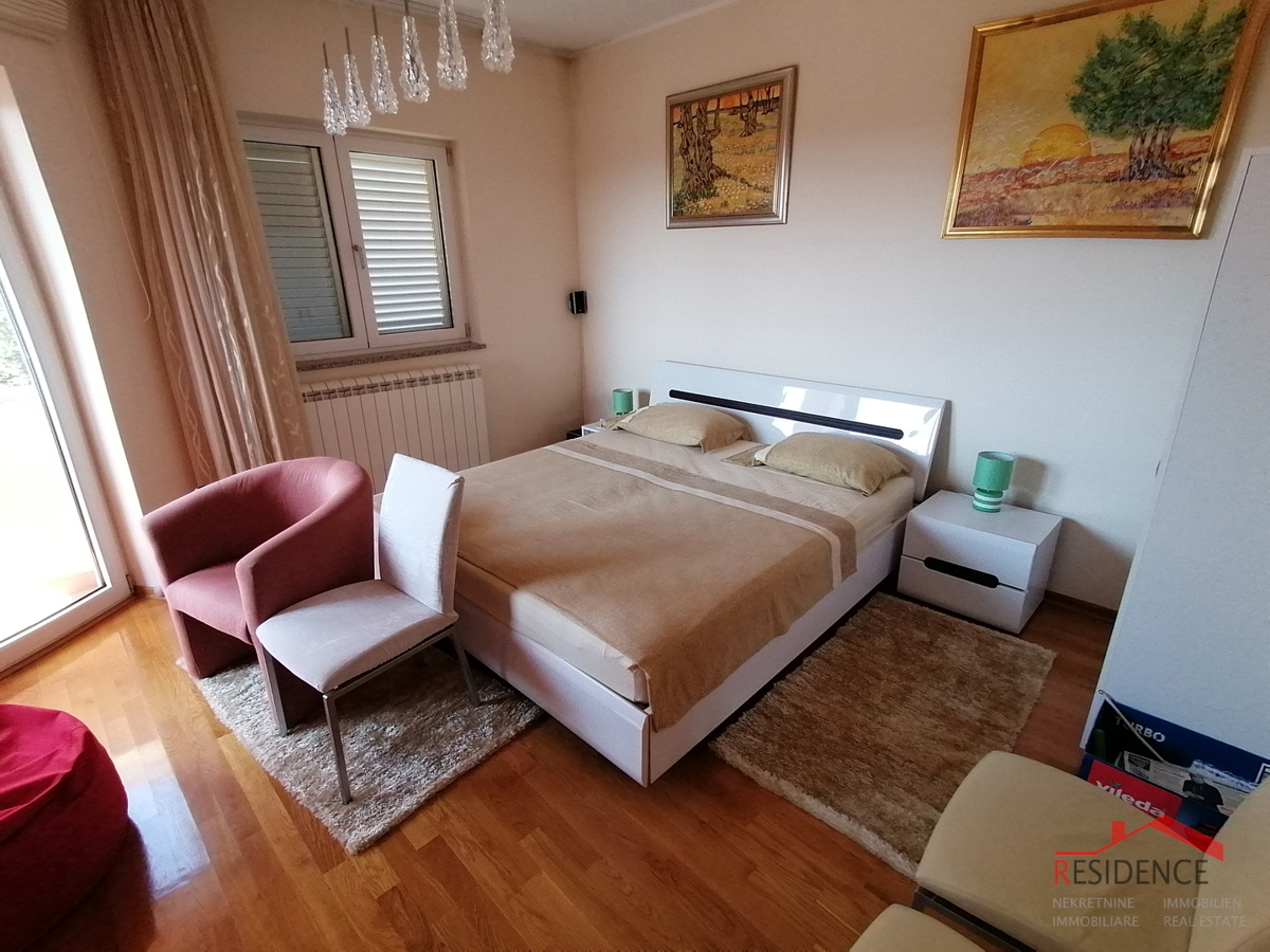 SAMOSTOJNA HIŠA V PREMANTURI, POGLED NA MORJE