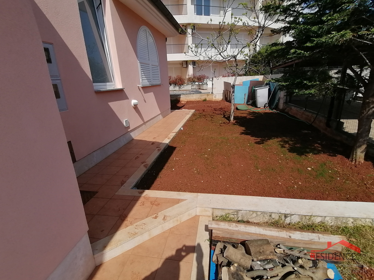 SAMOSTOJNA HIŠA V PREMANTURI, POGLED NA MORJE