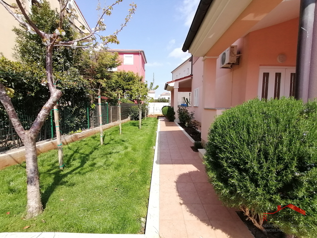 SAMOSTOJNA HIŠA V PREMANTURI, POGLED NA MORJE