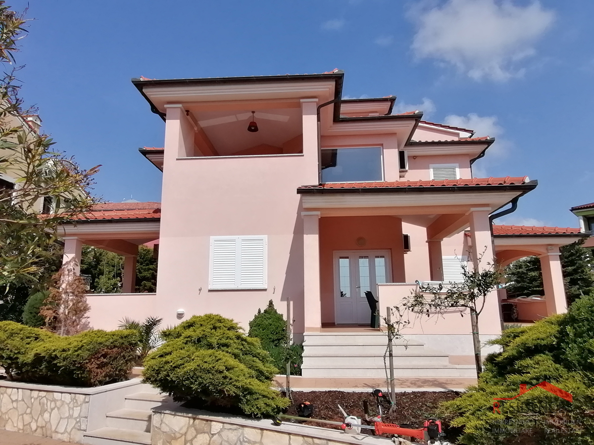 SAMOSTOJNA HIŠA V PREMANTURI, POGLED NA MORJE