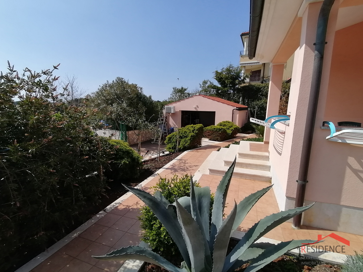 SAMOSTOJNA HIŠA V PREMANTURI, POGLED NA MORJE