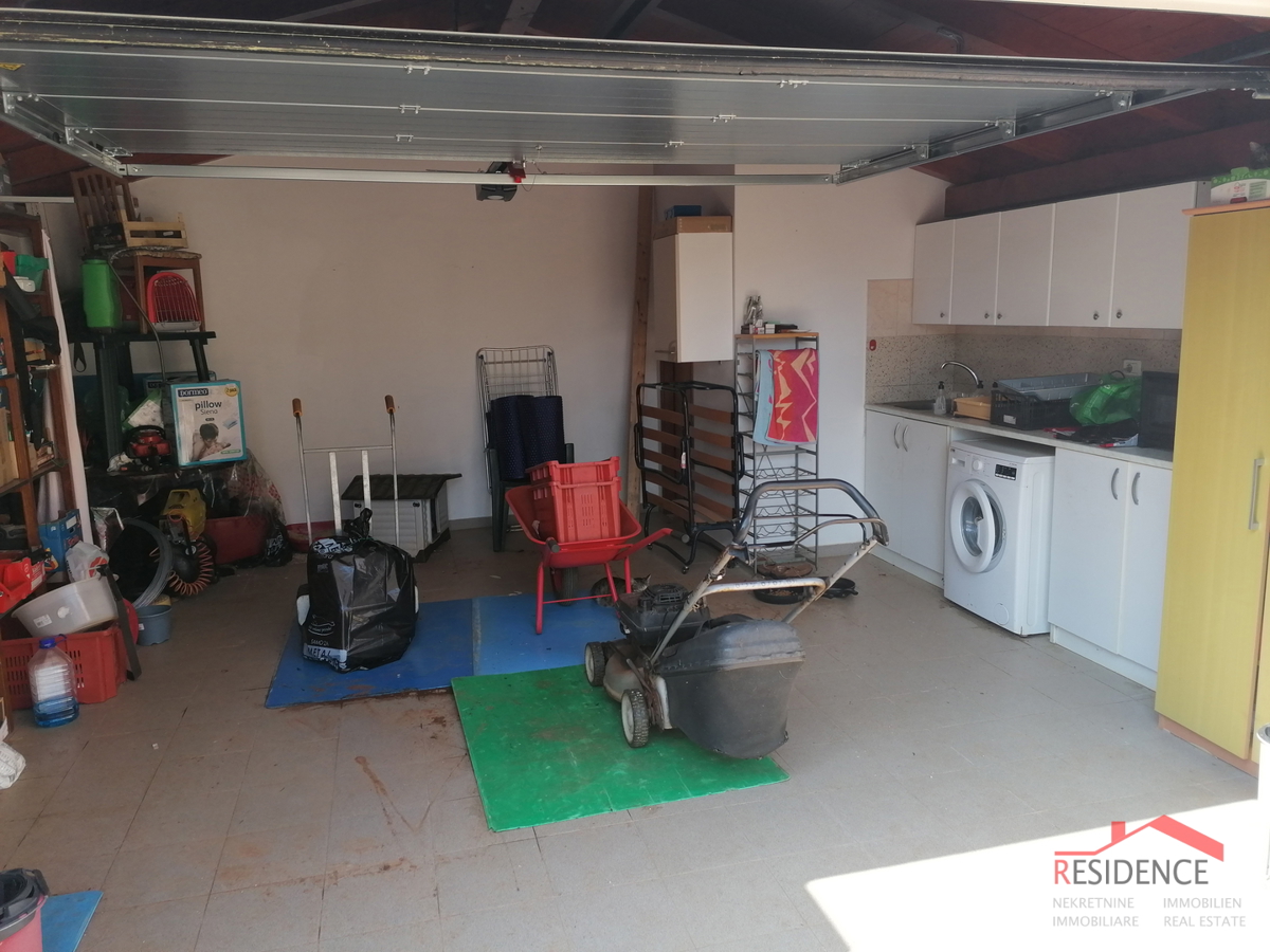 SAMOSTOJNA HIŠA V PREMANTURI, POGLED NA MORJE